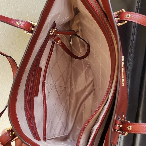 MICHAEK KORS BURGANDY TOTE BAG - Picture 10 of 14